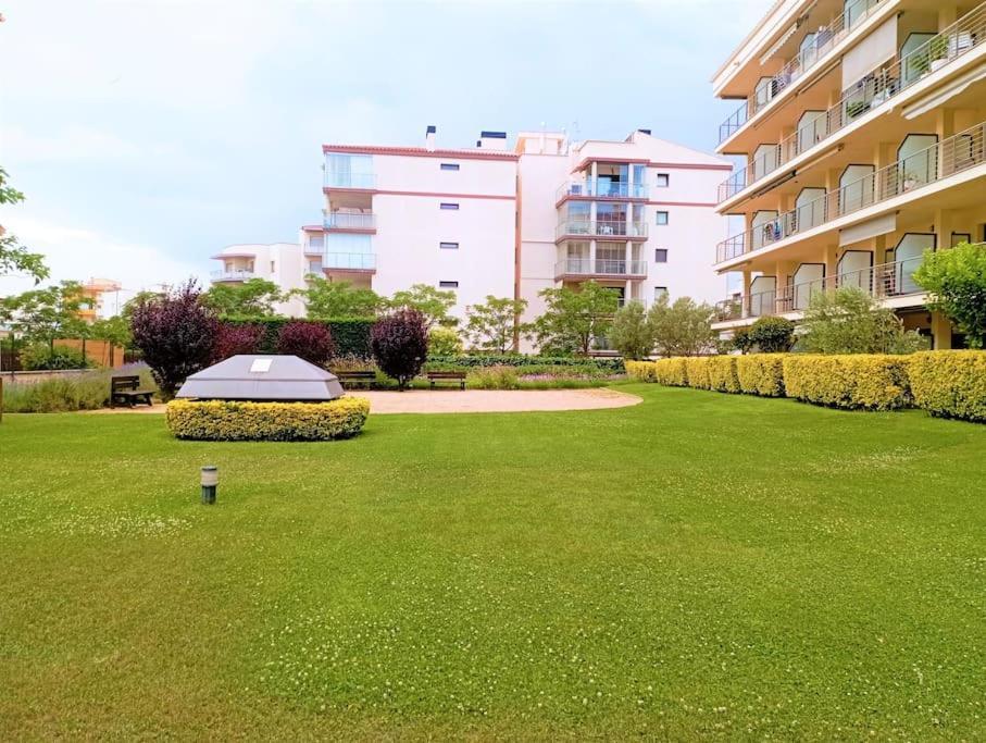 Apartamento En Primera Linea De Mar Rosas Exterior foto